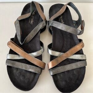 Walking Cradles Pool Metallic Leather Sandals Narrow